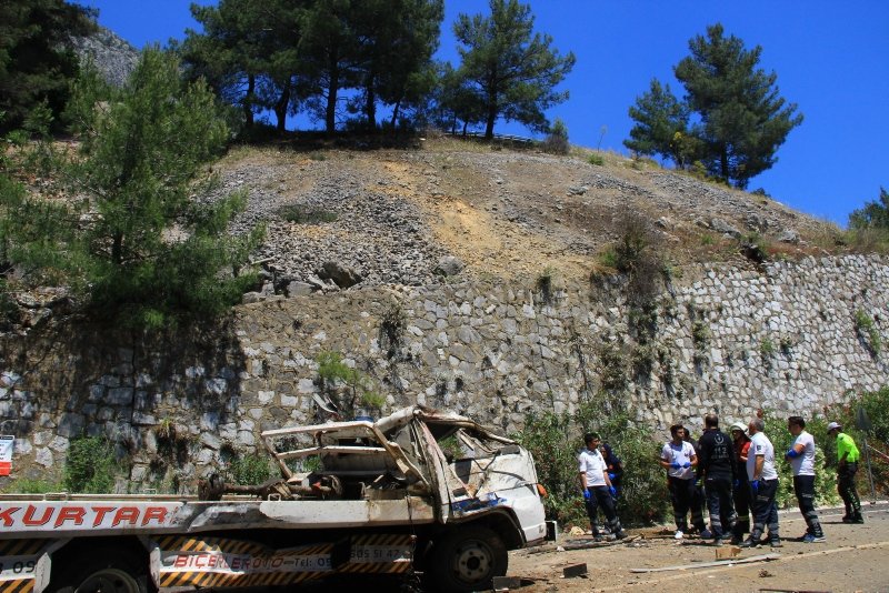 Muğla Marmaris kara yolunda feci trafik kazası! Ölü ve yaralılar var