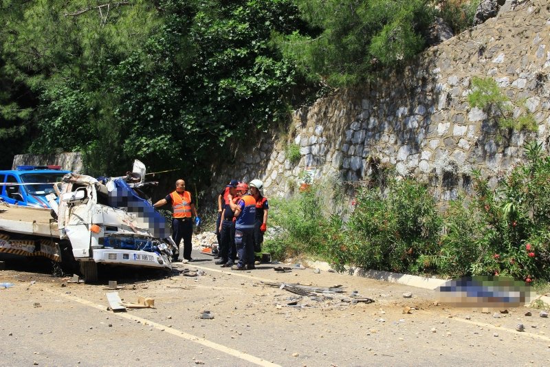 Muğla Marmaris kara yolunda feci trafik kazası! Ölü ve yaralılar var