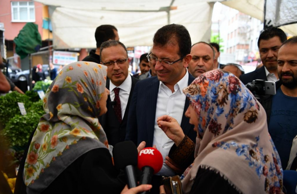 İmamoğlu Şirinevler&#039;de halkın arasına karıştı! Yıldırım&#039;ın oy çalındı iddialarına yanıt verdi