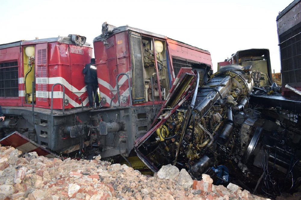 Korkunç tren kazası! Ölü ve yaralılar var