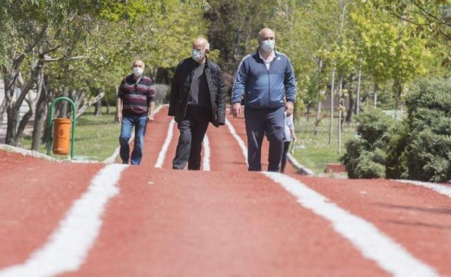 65 yaş üstü vatandaşların sokağa çıkma saatleri değişti ...